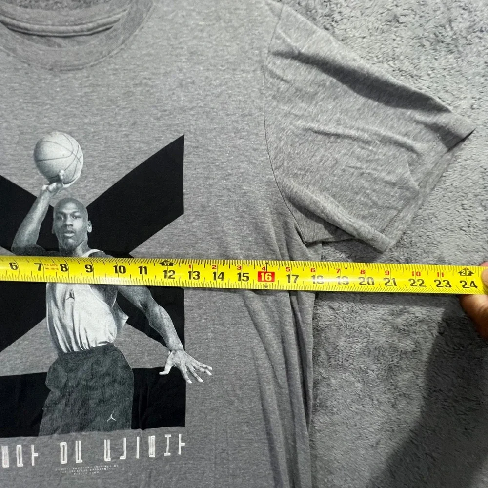Jordan Brand Michael Jordan Graphic T-Shirt Gray Heather Mens Small Jumpman